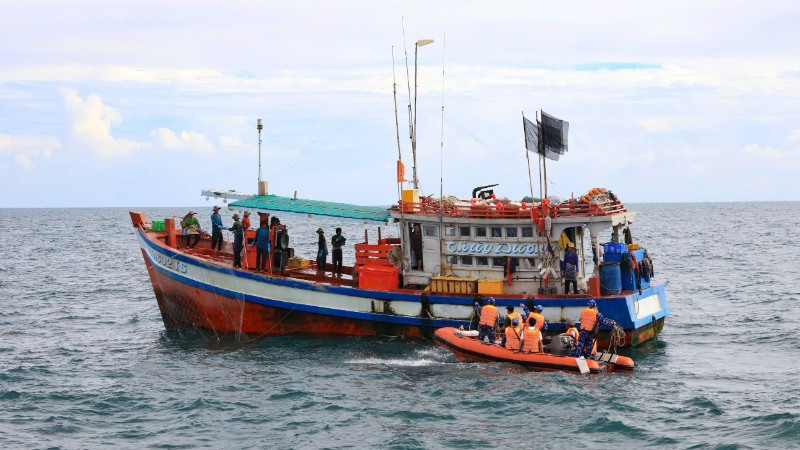 Ba mũi giáp công gỡ 